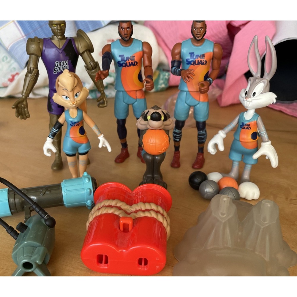 Space Jam Tune Squad Goon Squad Figures Bunny Coyote Accessories LeBron VTG BB